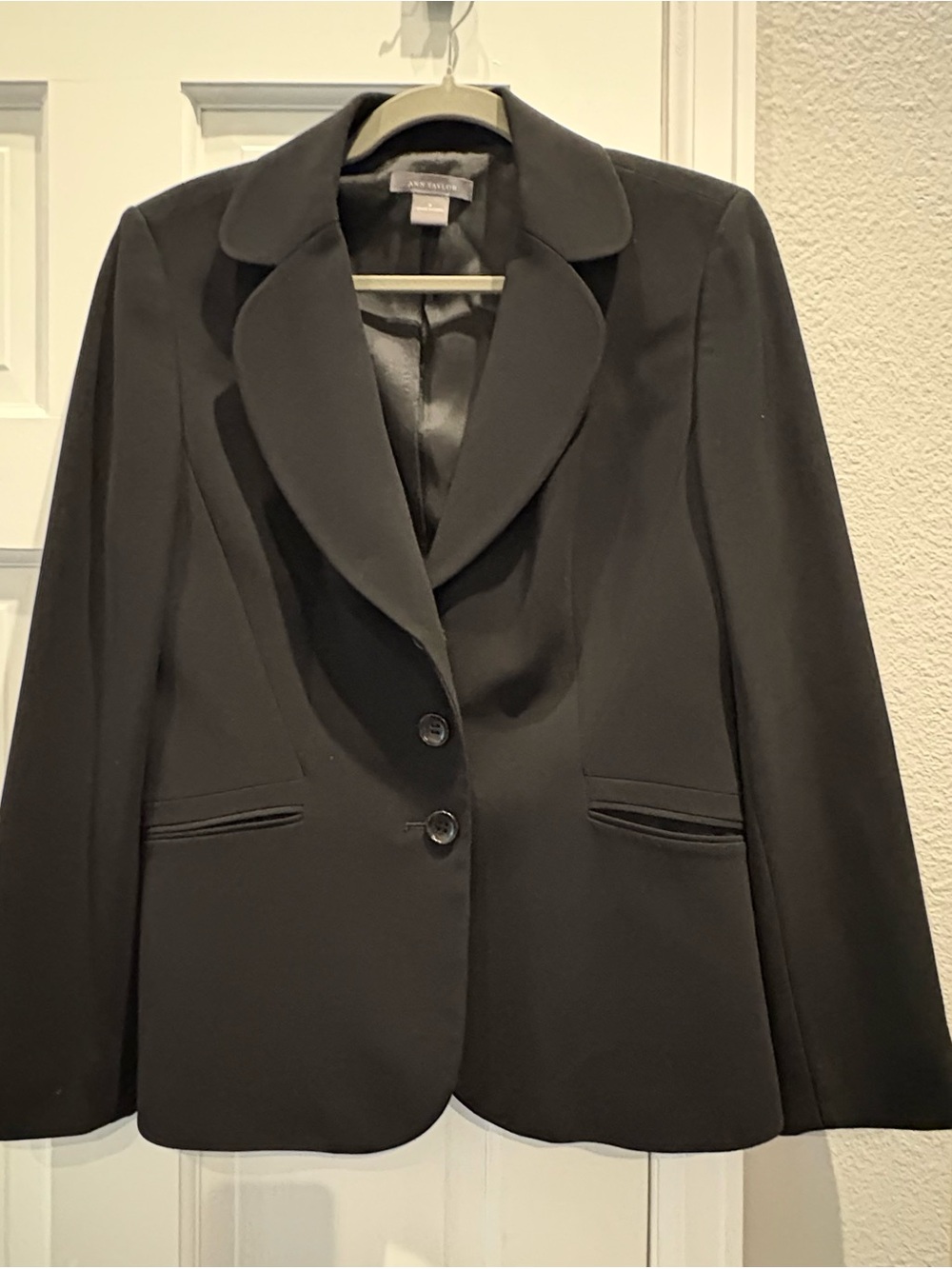ANN TAYLOR Black Blazer EUC